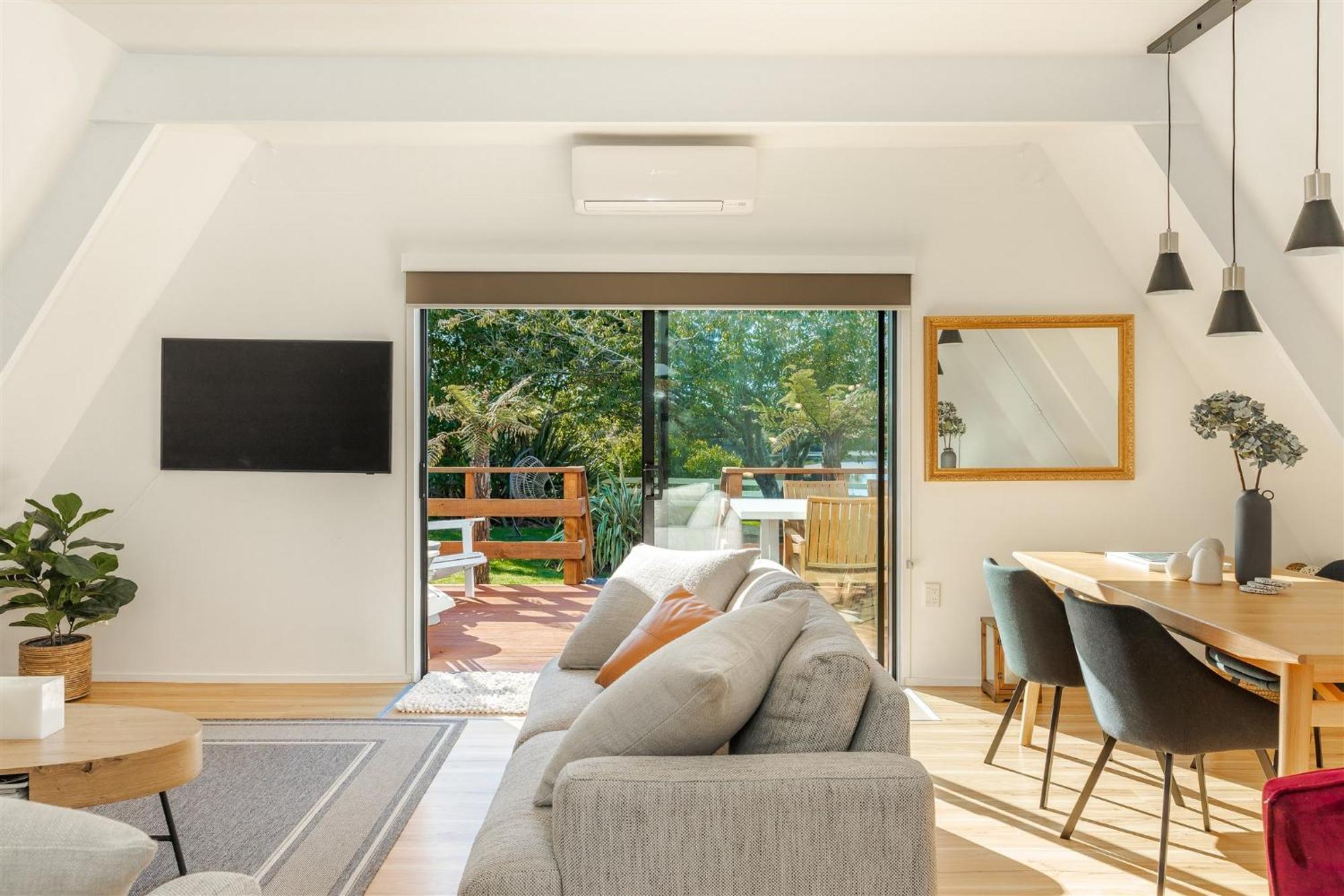 Вилла Waterfront Living Redefined Уэстпорт Экстерьер фото